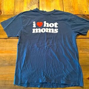 I heart hot moms men’s t- shirt.